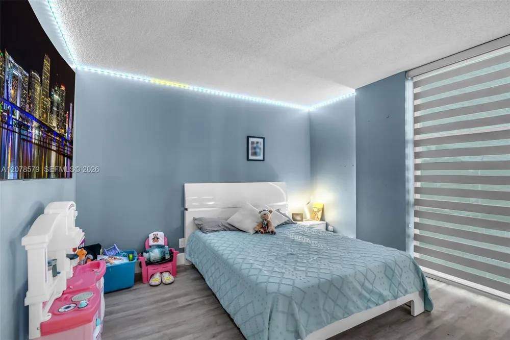 1825 W 44th Pl #401 Hialeah, FL 33012