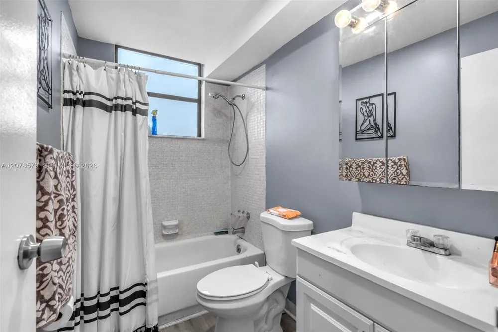1825 W 44th Pl #401 Hialeah, FL 33012