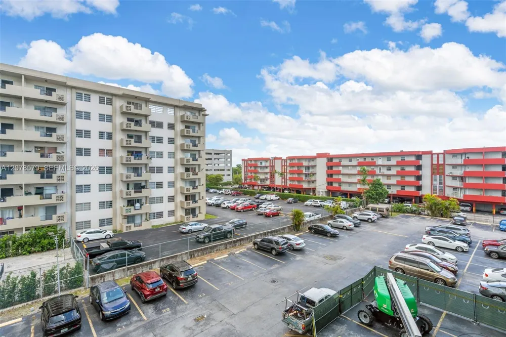 1825 W 44th Pl #401 Hialeah, FL 33012