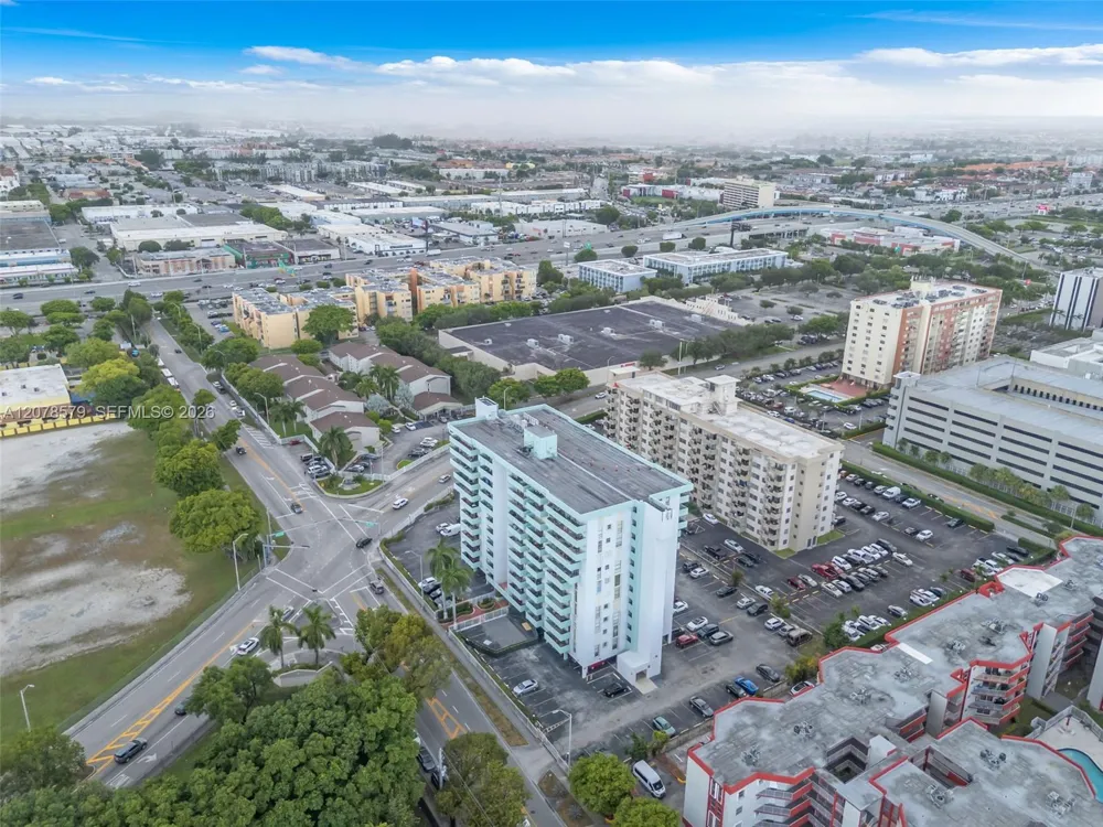 1825 W 44th Pl #401 Hialeah, FL 33012