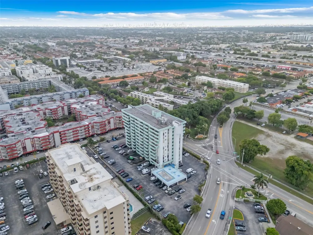 1825 W 44th Pl #401 Hialeah, FL 33012