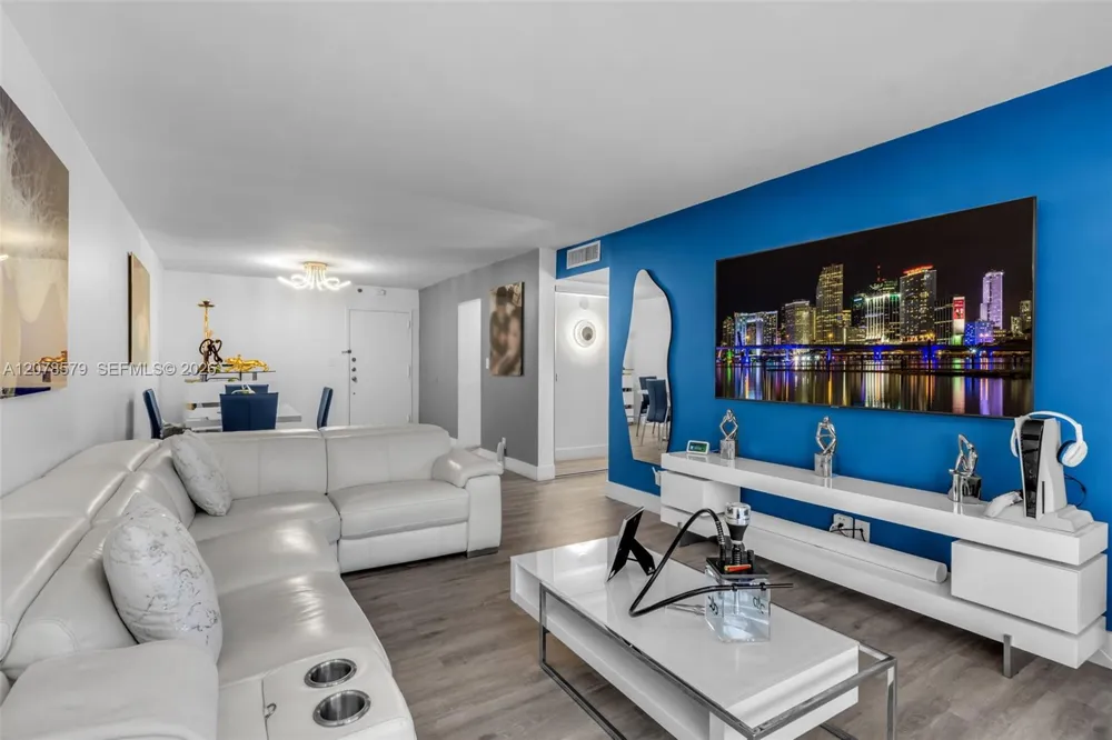 1825 W 44th Pl #401 Hialeah, FL 33012