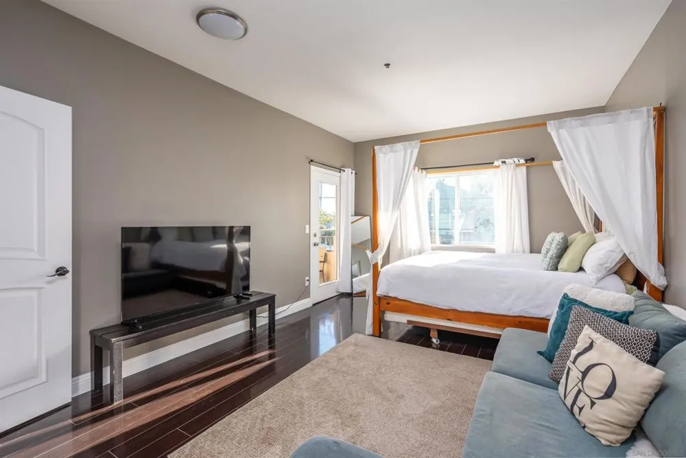4741 Point Loma San Diego, CA 92107