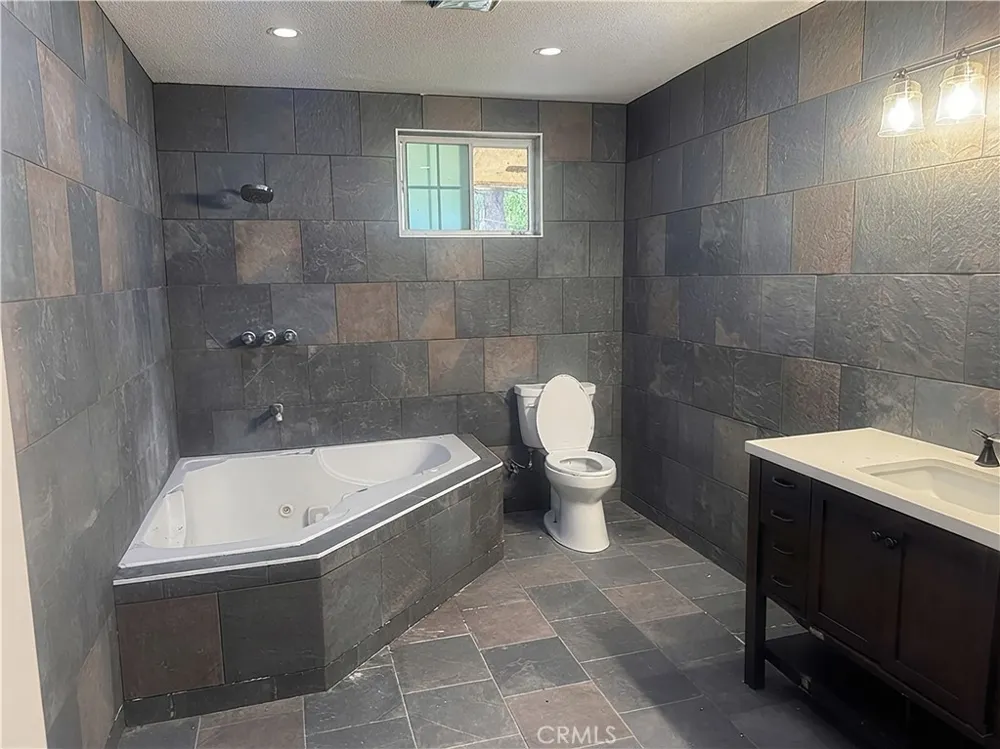 16801 Sendero Del Charro Riverside, CA 92504