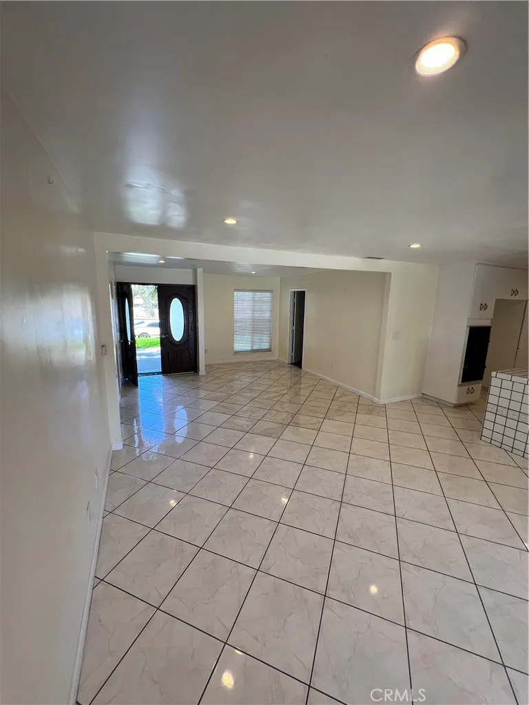 13747 Polk Street Sylmar, CA 91342