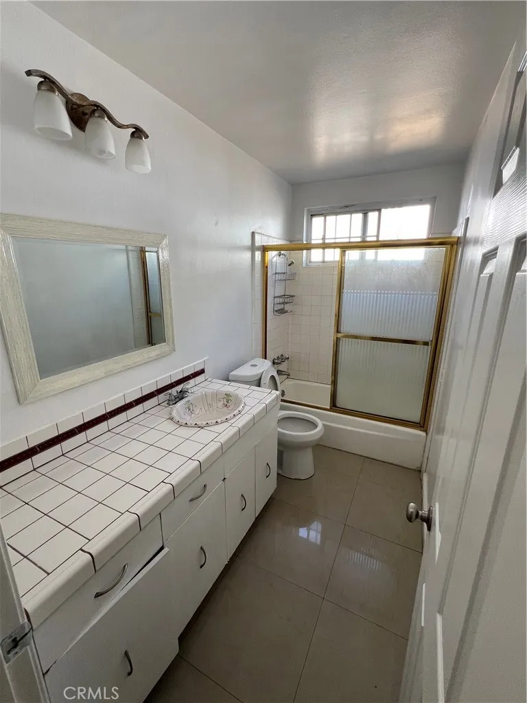 13747 Polk Street Sylmar, CA 91342