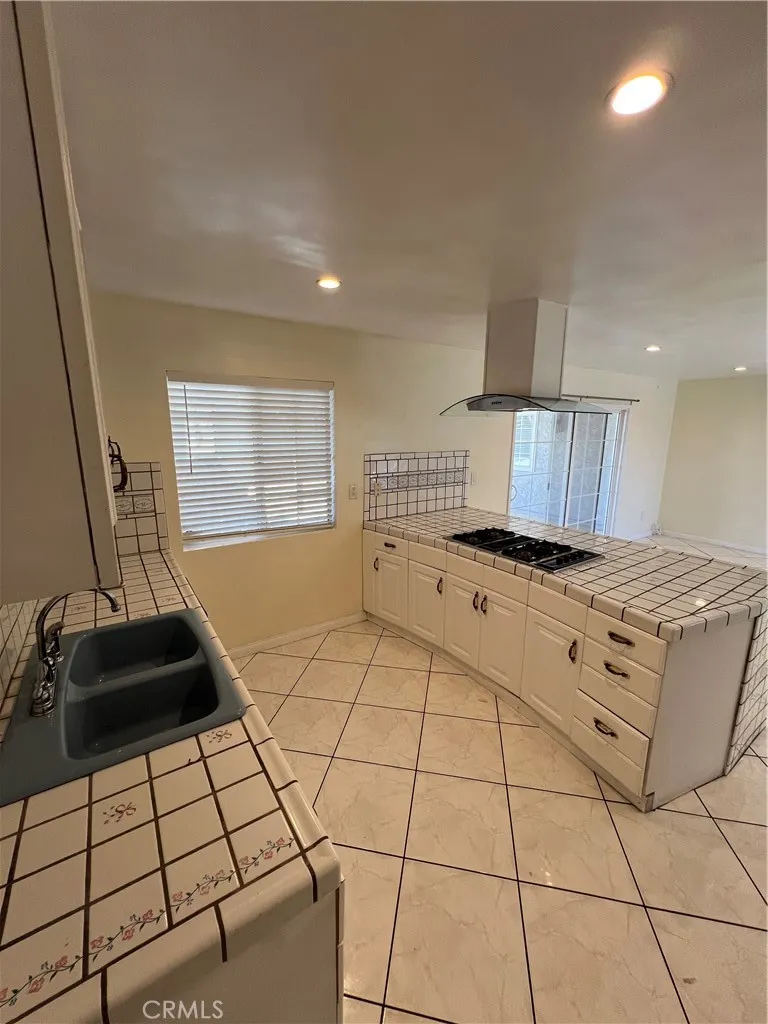 13747 Polk Street Sylmar, CA 91342