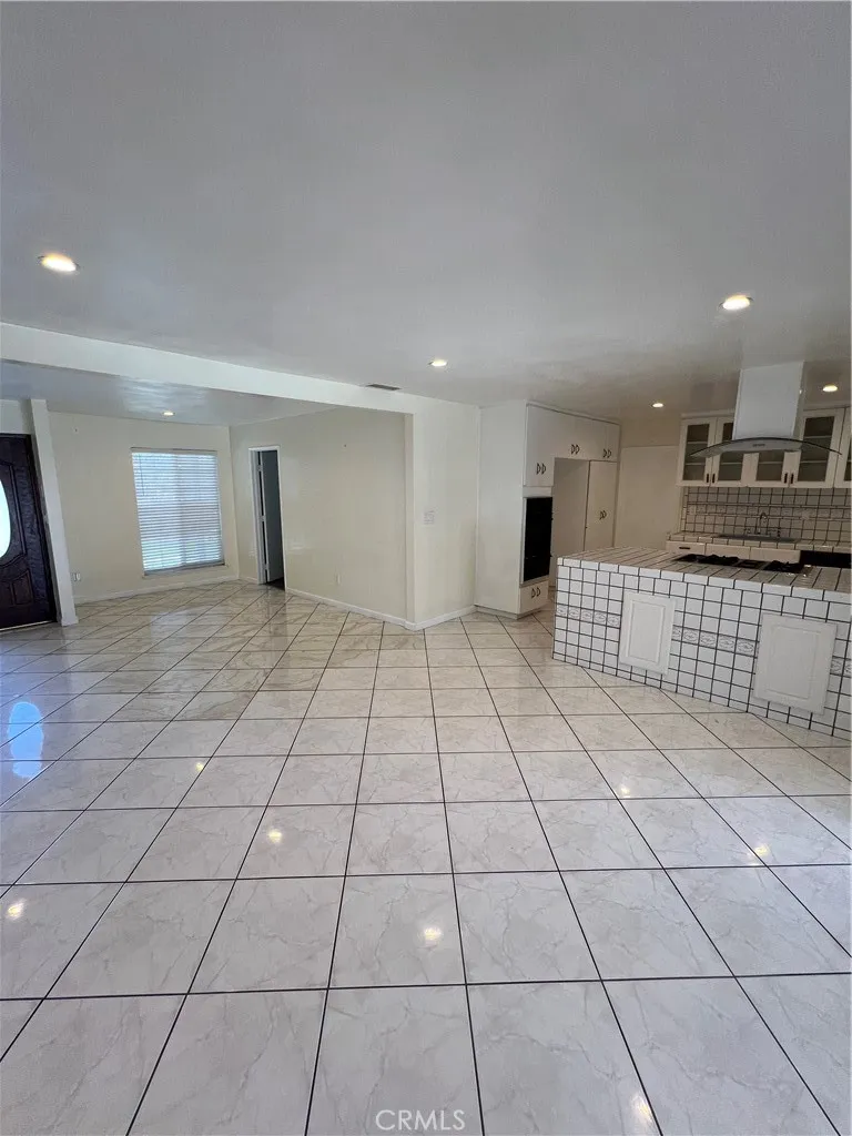 13747 Polk Street Sylmar, CA 91342