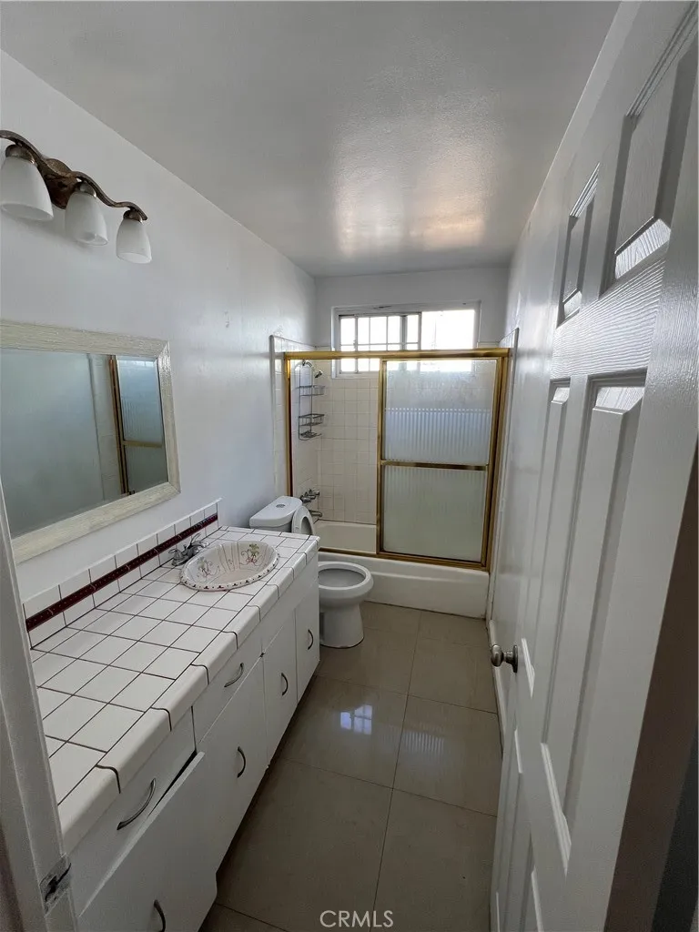 13747 Polk Street Sylmar, CA 91342