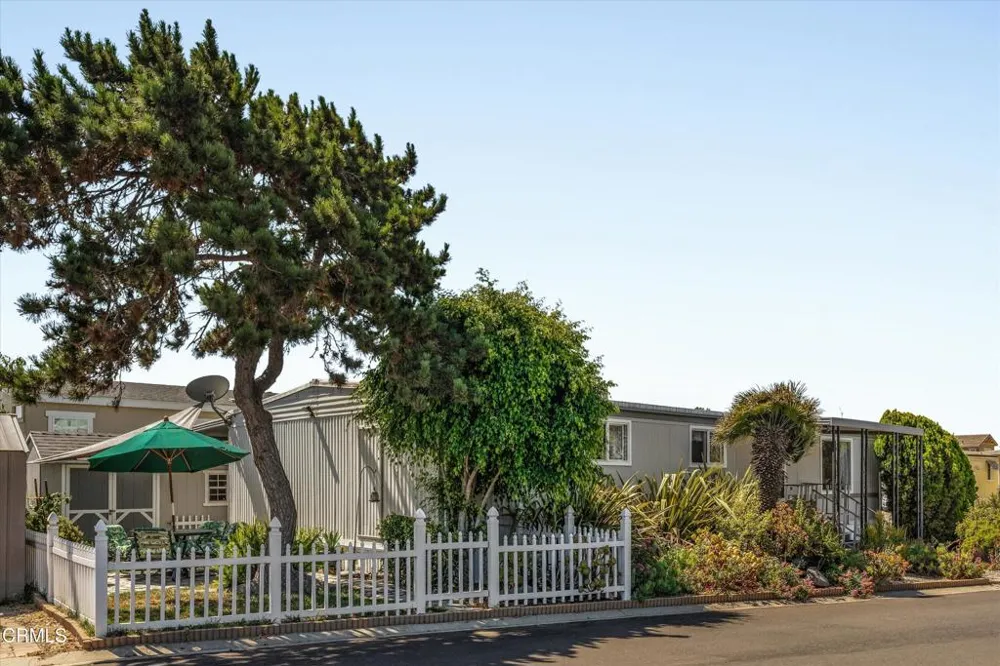 10 Wisteria Way Ventura, CA 93004