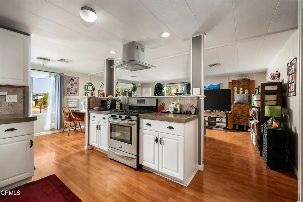 10 Wisteria Way Ventura, CA 93004