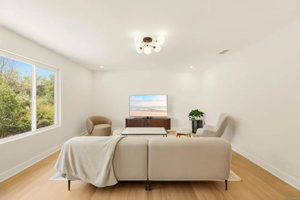 361 E Indian Rock Road Vista, CA 92084