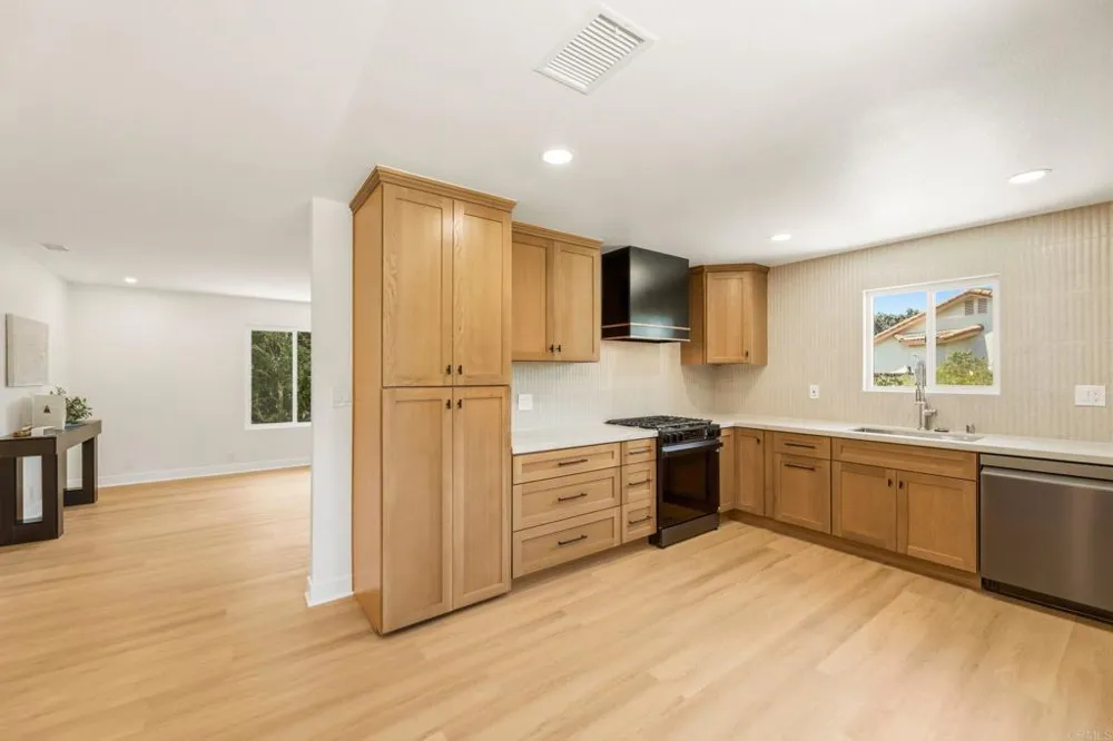 361 E Indian Rock Road Vista, CA 92084