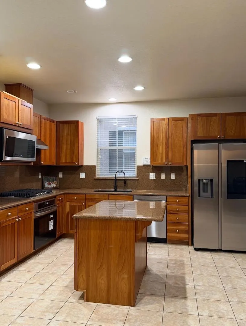 7222 Shannon Park Court South San Francisco, CA 94080
