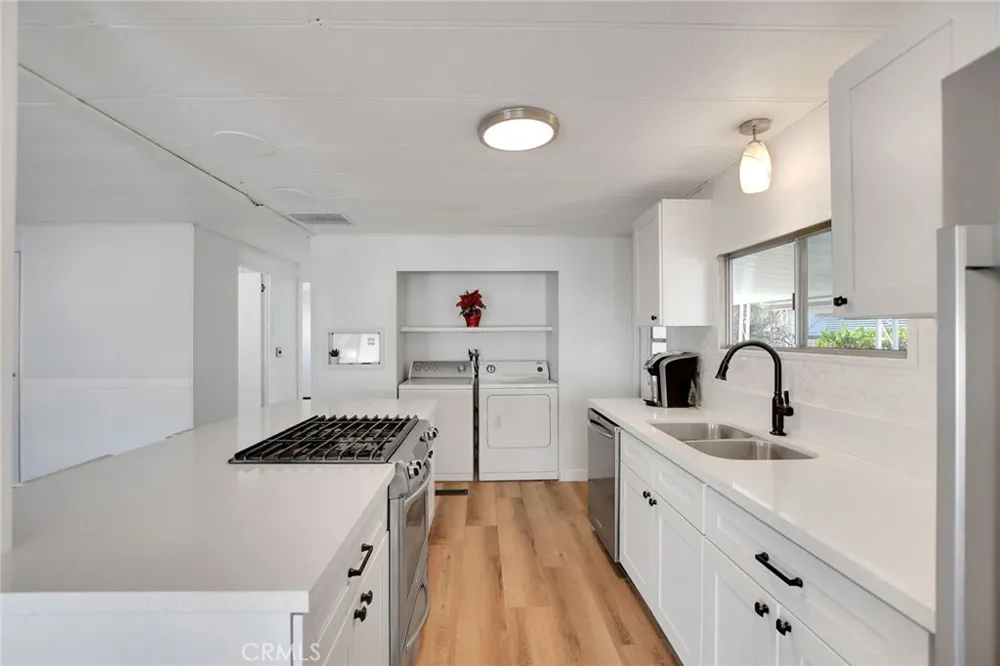 840 Foothill Boulevard #27 Azusa, CA 91702