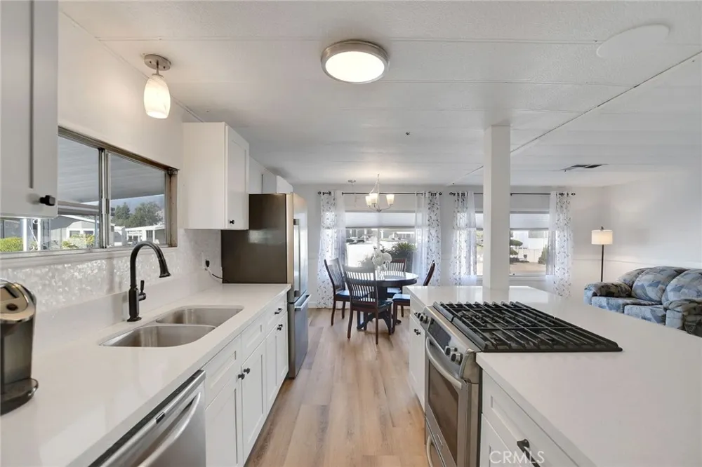 840 Foothill Boulevard #27 Azusa, CA 91702
