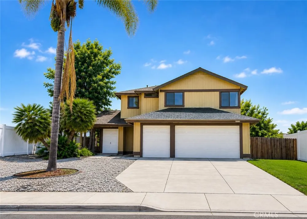 15336 Via Alicia Moreno Valley, CA 92551