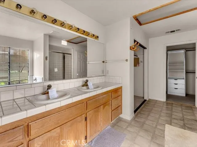 2132 Hope Lane Redding, CA 96003