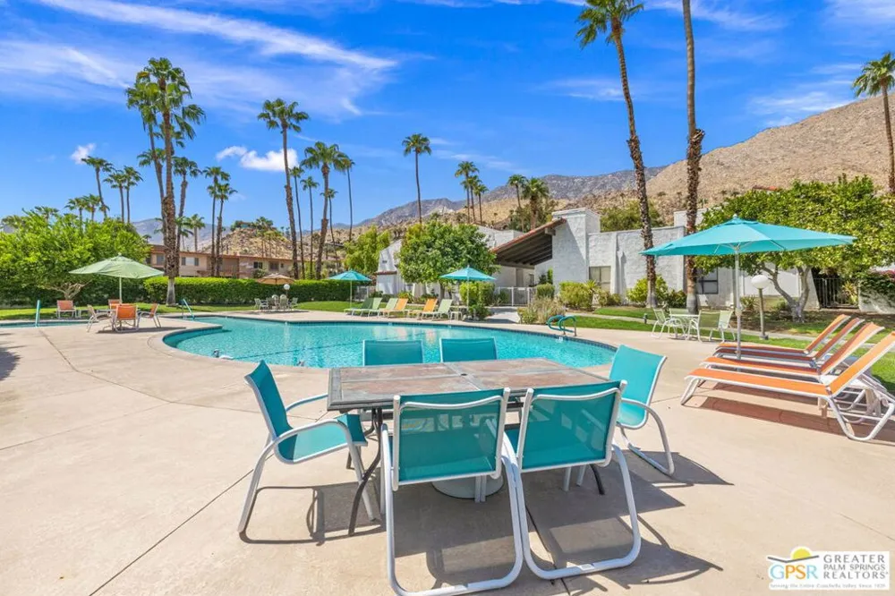 2230 S Palm Canyon Drive #6 Palm Springs, CA 92264