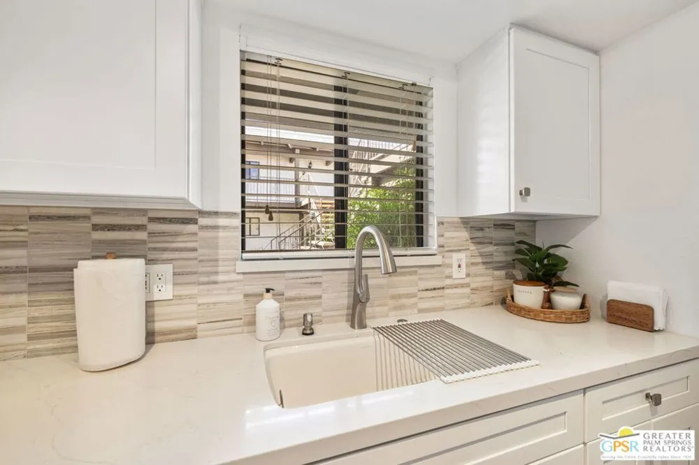 2230 S Palm Canyon Drive #6 Palm Springs, CA 92264