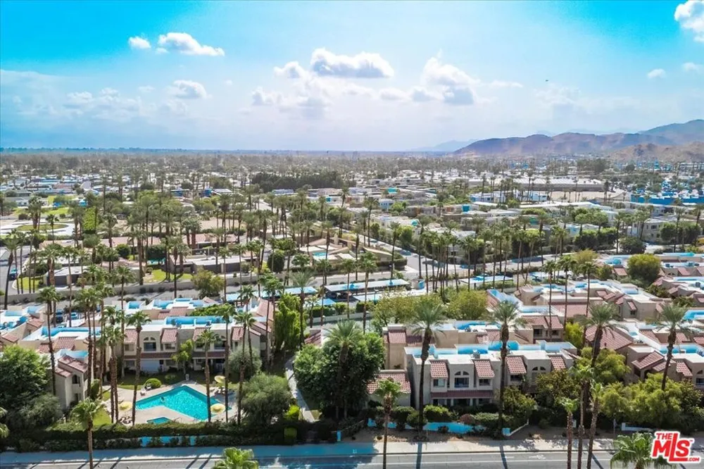 2700 Lawrence Crossley Road #83 Palm Springs, CA 92264