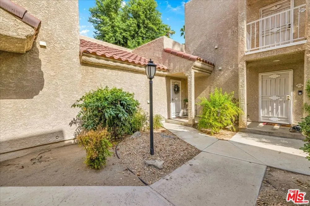 2700 Lawrence Crossley Road #83 Palm Springs, CA 92264