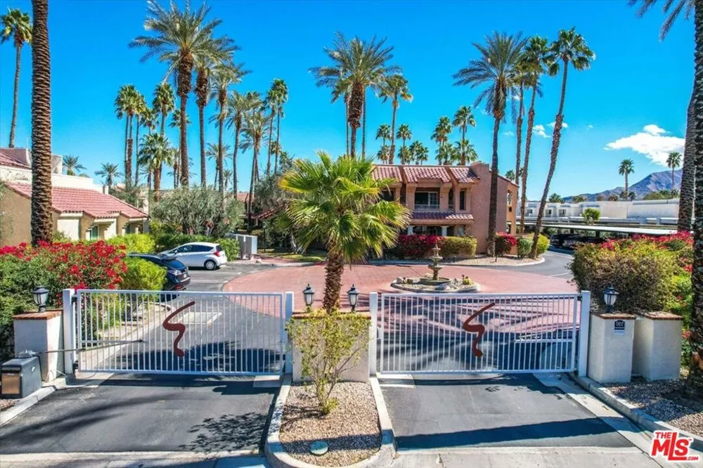 2700 Lawrence Crossley Road #83 Palm Springs, CA 92264