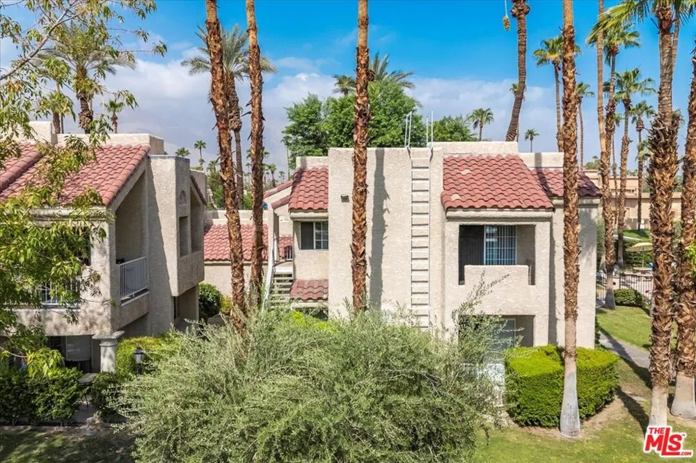 2700 Lawrence Crossley Road #83 Palm Springs, CA 92264