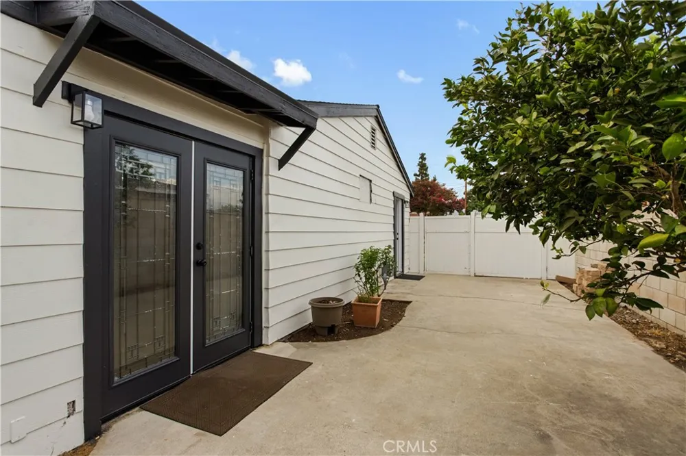 16212 E Elgenia Street Covina, CA 91722
