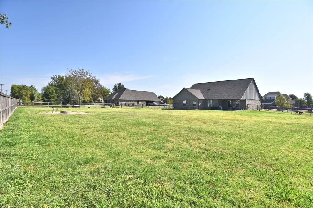 11442 162nd East Avenue Owasso, OK 74055