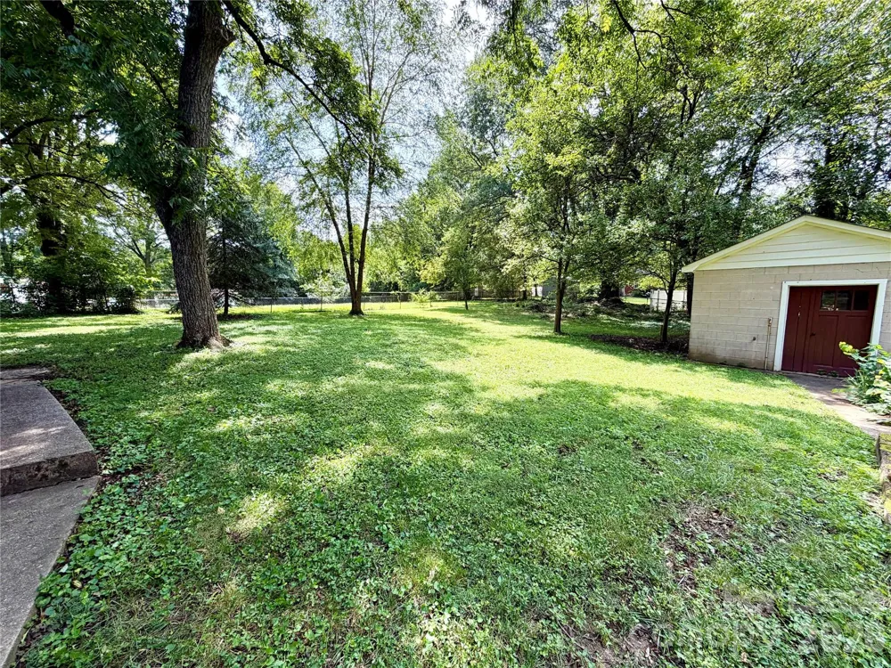 123 S Sycamore Street Mooresville, NC 28115