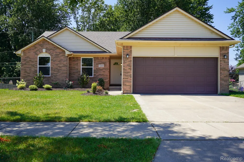 51819 Kings Pointe Drive New Baltimore City, MI 48047