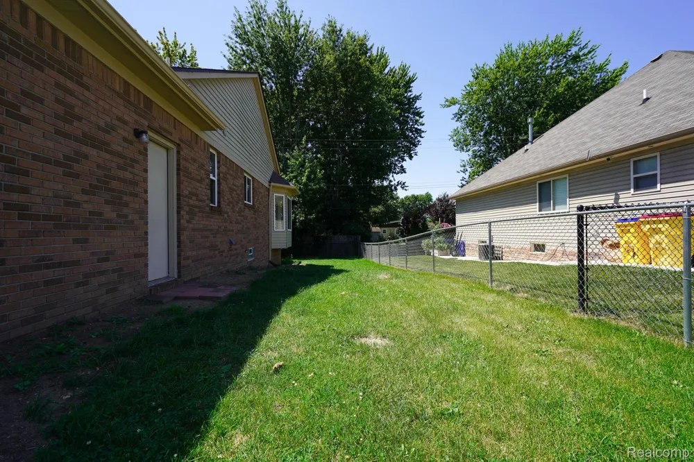 51819 Kings Pointe Drive New Baltimore City, MI 48047