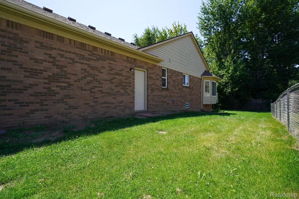 51819 Kings Pointe Drive New Baltimore City, MI 48047