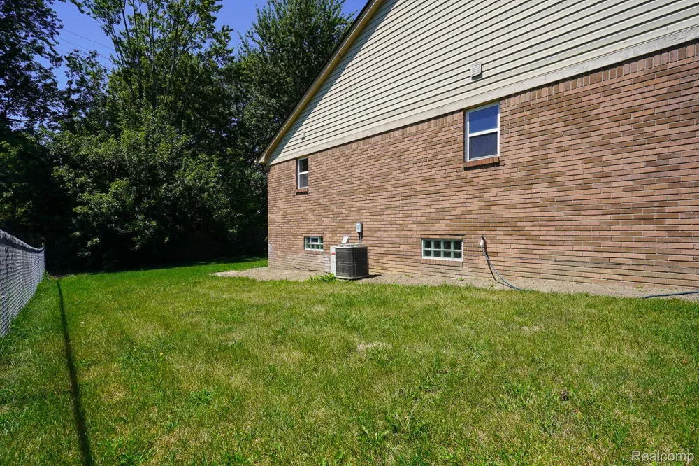 51819 Kings Pointe Drive New Baltimore City, MI 48047