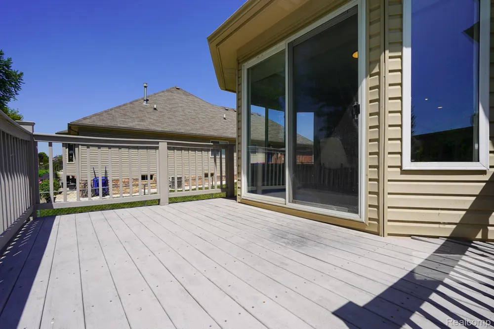 51819 Kings Pointe Drive New Baltimore City, MI 48047