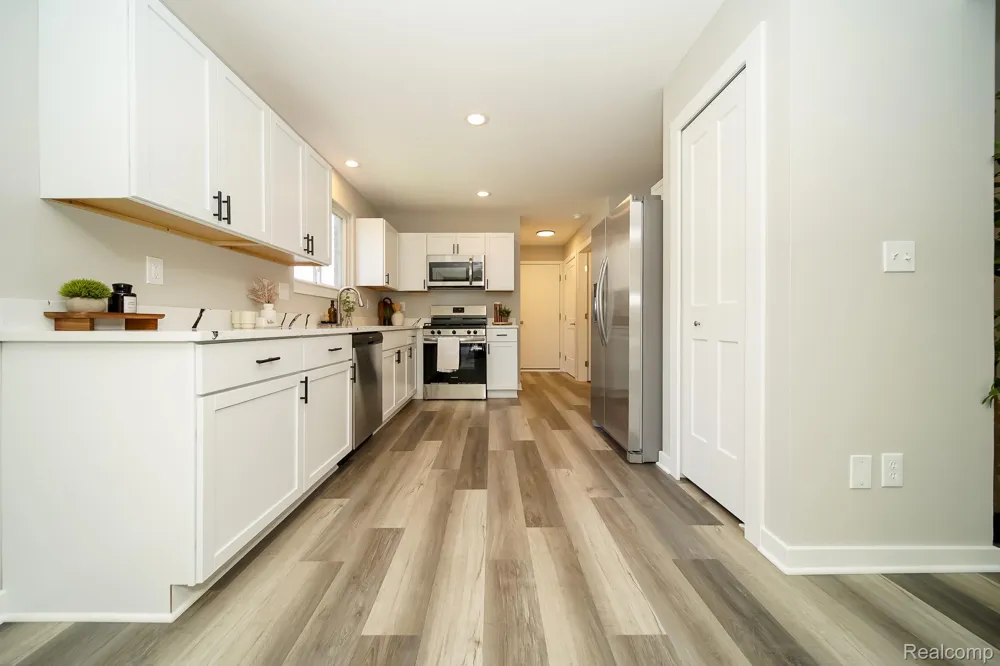 51819 Kings Pointe Drive New Baltimore City, MI 48047