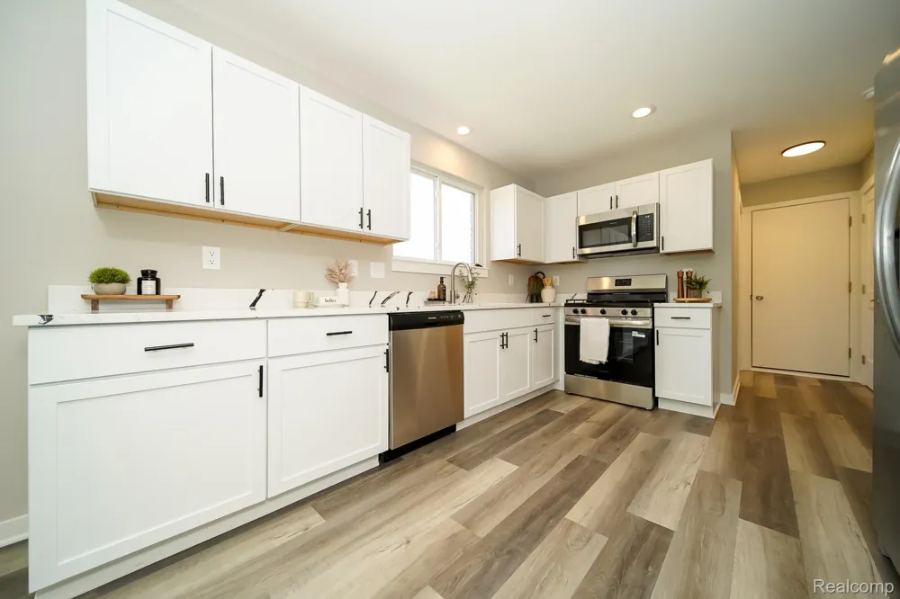 51819 Kings Pointe Drive New Baltimore City, MI 48047