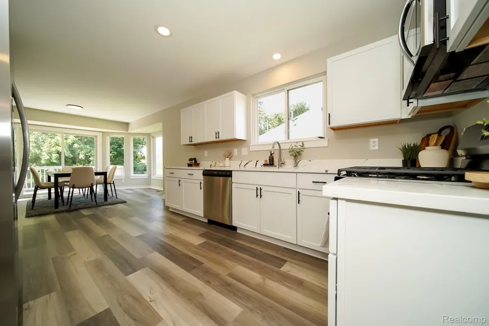 51819 Kings Pointe Drive New Baltimore City, MI 48047