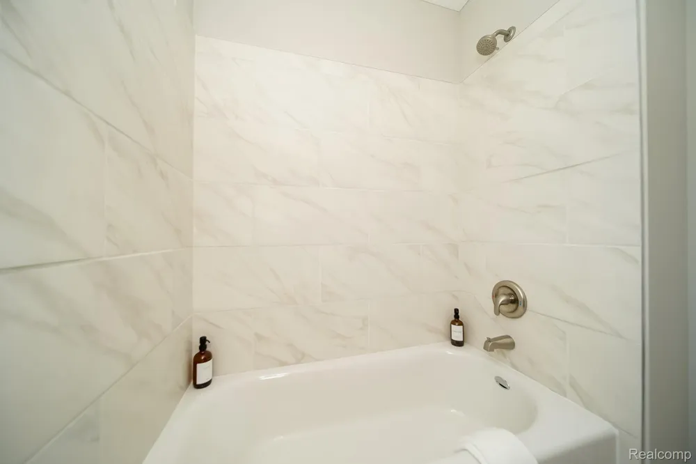 51819 Kings Pointe Drive New Baltimore City, MI 48047