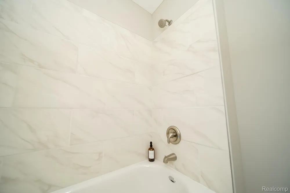 51819 Kings Pointe Drive New Baltimore City, MI 48047