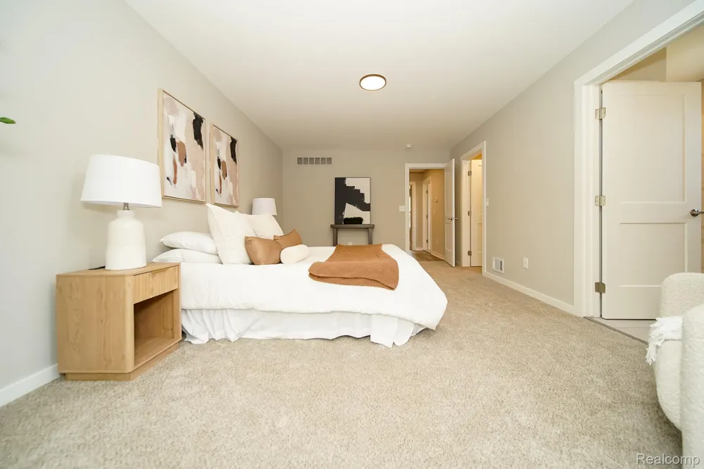 51819 Kings Pointe Drive New Baltimore City, MI 48047