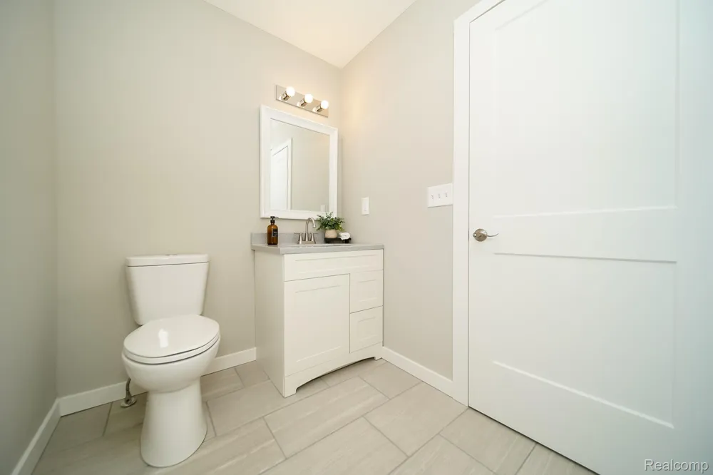 51819 Kings Pointe Drive New Baltimore City, MI 48047