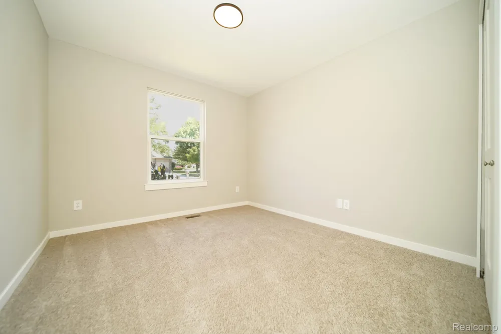 51819 Kings Pointe Drive New Baltimore City, MI 48047