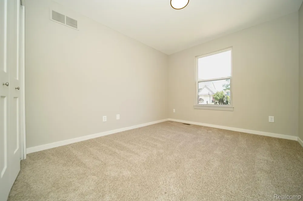 51819 Kings Pointe Drive New Baltimore City, MI 48047