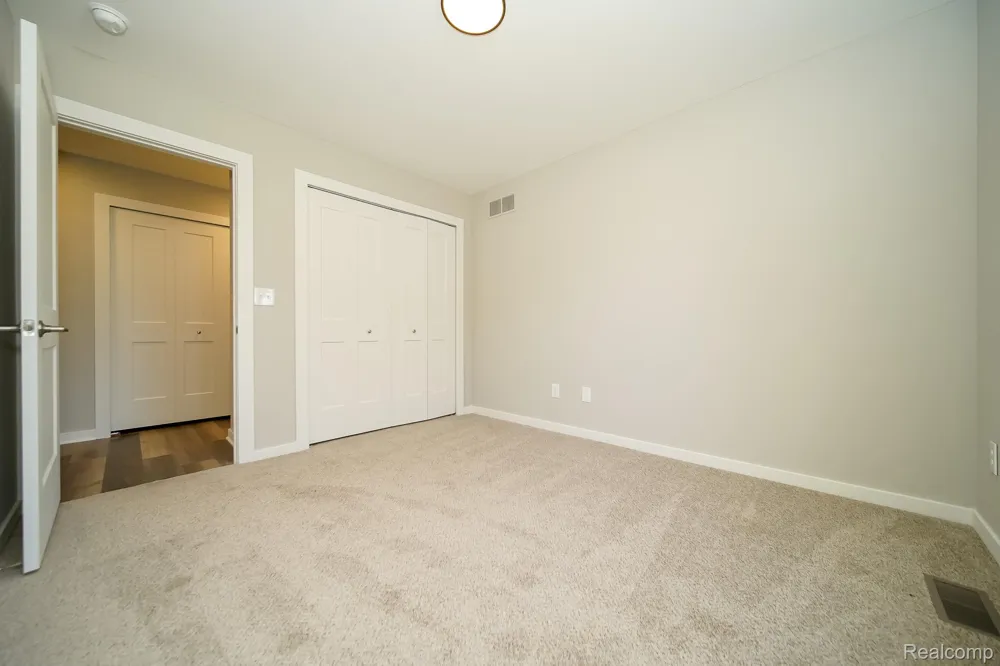 51819 Kings Pointe Drive New Baltimore City, MI 48047