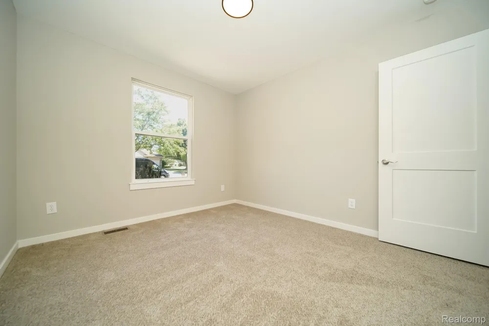 51819 Kings Pointe Drive New Baltimore City, MI 48047