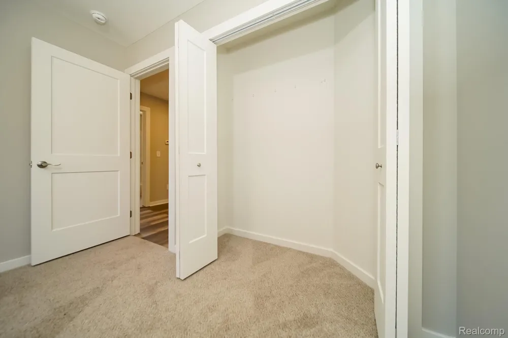 51819 Kings Pointe Drive New Baltimore City, MI 48047
