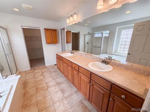 2802 S Ireland Way Aurora, CO 80013