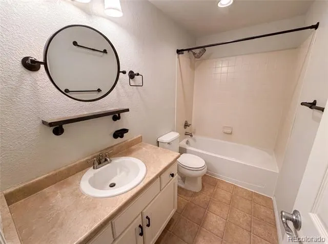 2802 S Ireland Way Aurora, CO 80013